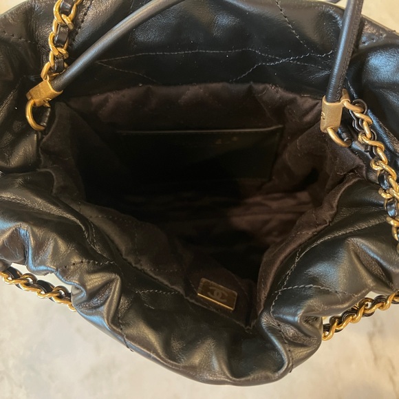CHANEL BLACK LEATHER MINI 22 bag with original everything incl shopping bag. - Picture 3 of 8
